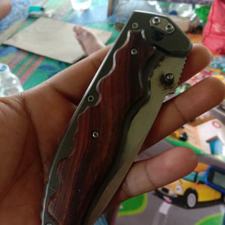 Pisau lipat legen