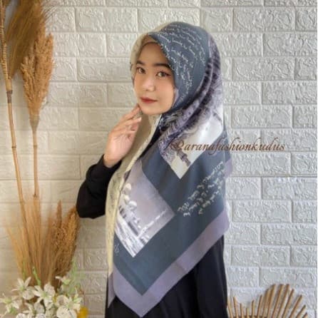 Segiempat Motif Koran Arab