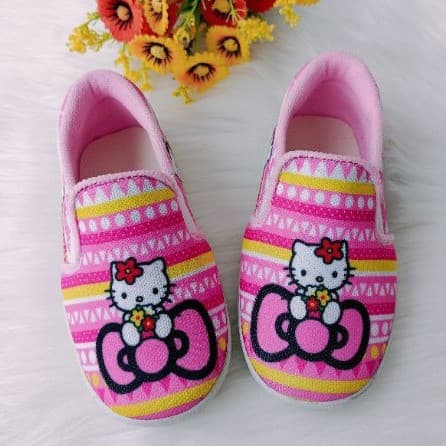 Sepatu Anak Perempuan Motif Hello Kitty
