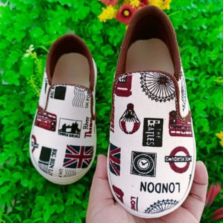Sepatu Anak Perempuan Motif London