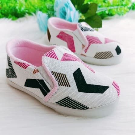 Sepatu Slip On Anak Perempuan Motif Arrow