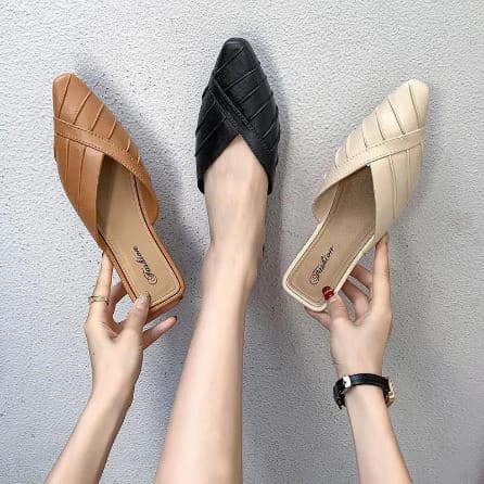 TG1473 Sandal Slip On Wanita Motif Garis 
